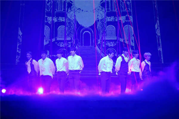 “K-POP传奇”SUPER JUNIOR于11月19日~20日在中国香港举办单独演唱会，盛况空前！