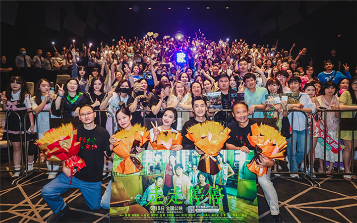 胡歌高圆圆主演电影《走走停停》武汉路演 与英雄城市一起传递治愈力量